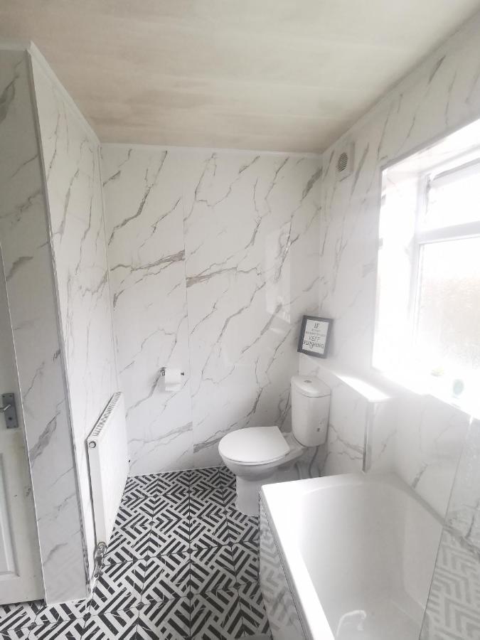 4 Bedrooms, Sleeps 10, Near Lfc & Efc Liverpool Exterior photo
